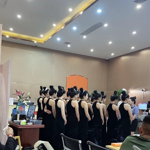 华纳万宝路微信服务团队形象展示